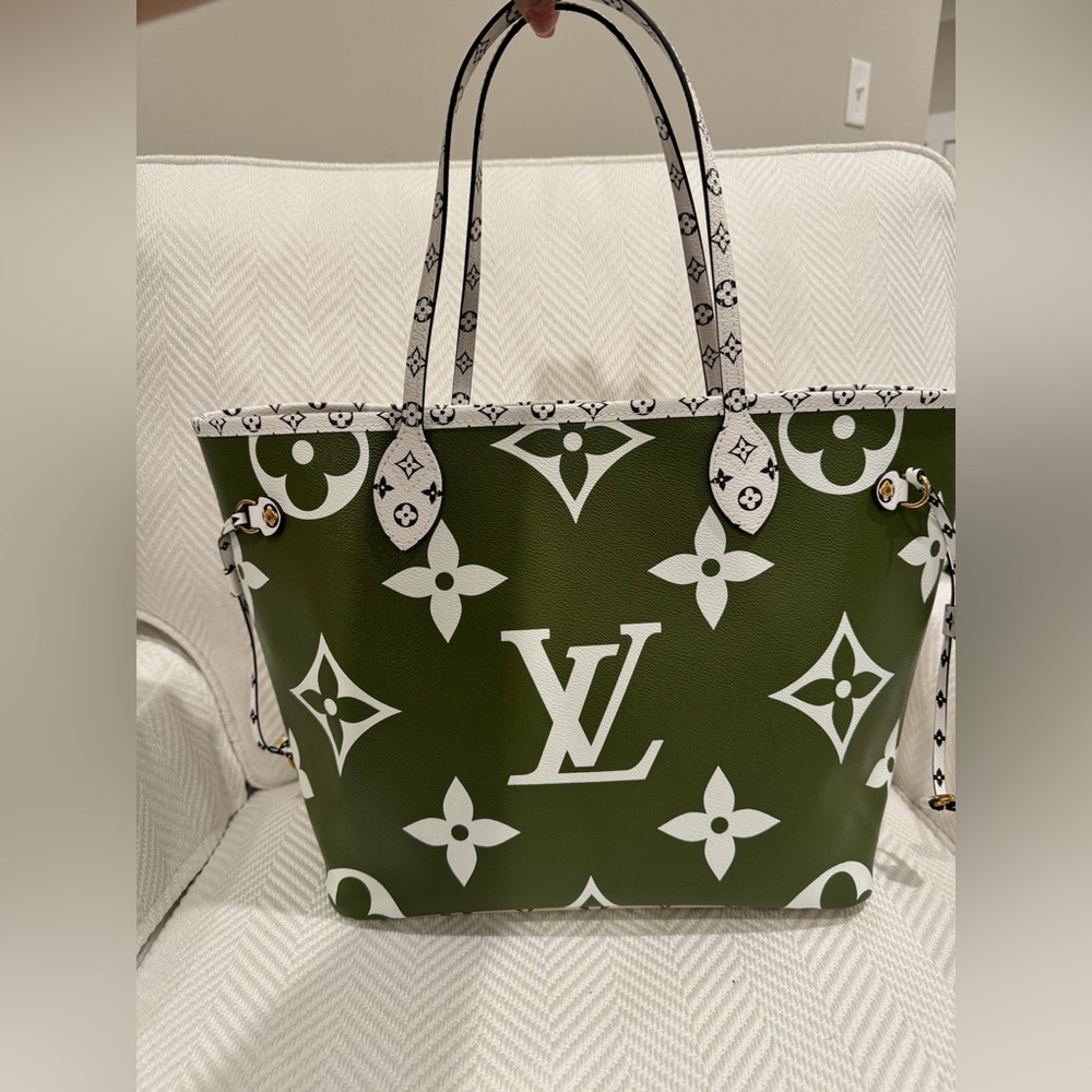 Louis Vuitton Giant Monogram Limited Edition Neverfull PM